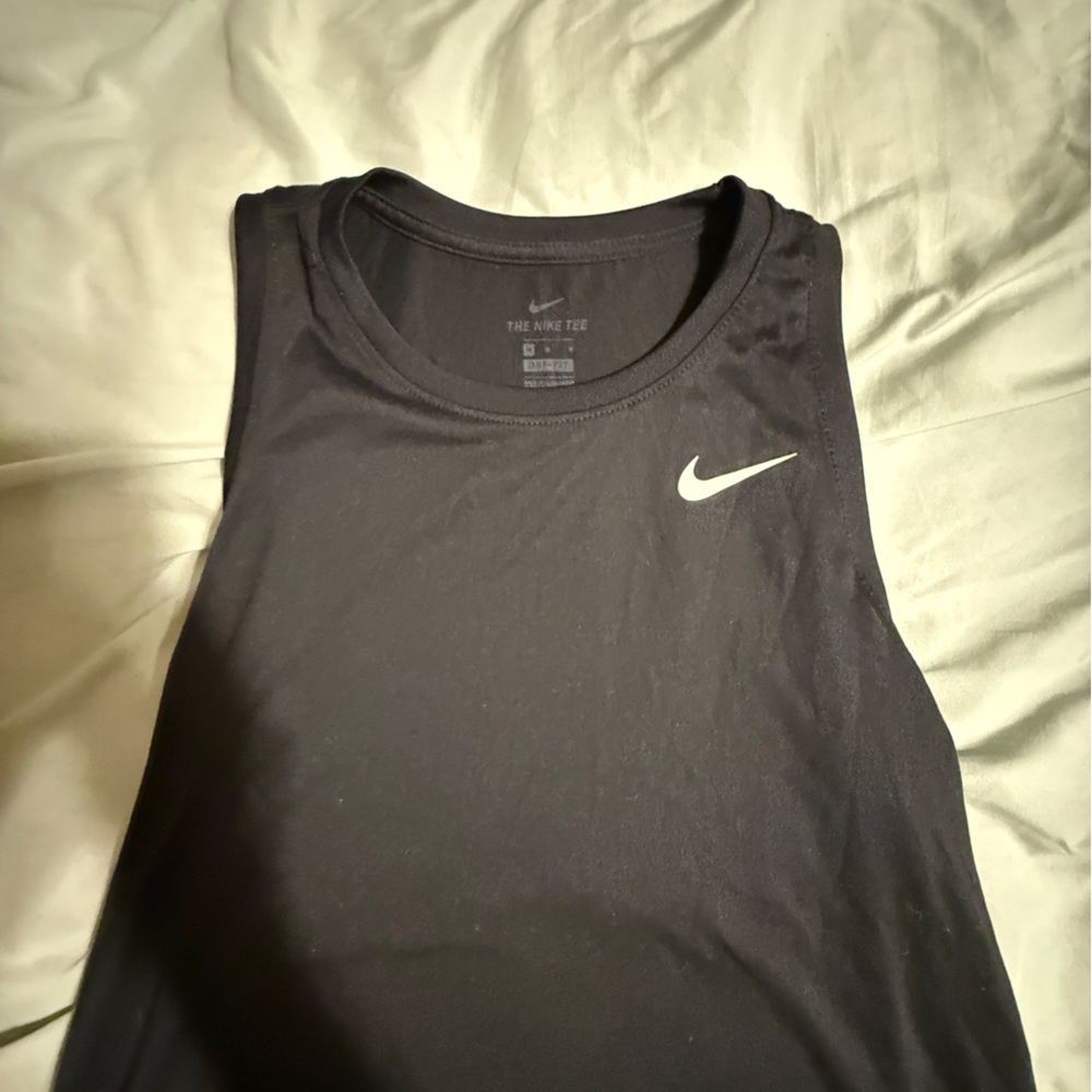 Nike women’s black muscle Tank Top